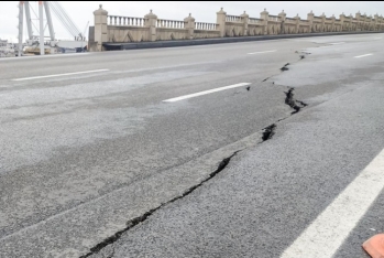 Bakının Bibiheybət yolunda torpaq sürüşməsi təhlükəsi yaranıb, hərəkət qismən məhdudlaşdırılıb