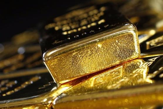 Золото рухнуло до более чем 5-месячного минимума