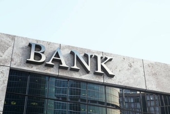 Azərbaycan banklarında müştərilərin əmanətləri 38 milyard manatı ötüv