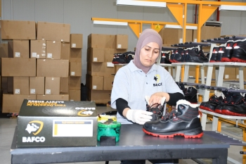 Azərbaycan ilk dəfə olaraq Qazaxıstana xüsusi qoruyucu və poliuretan çəkmələrin ixracına başlayıb | FED.az