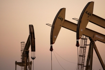 Цена нефти Brent превысила $62 за баррель впервые с января 2020 года