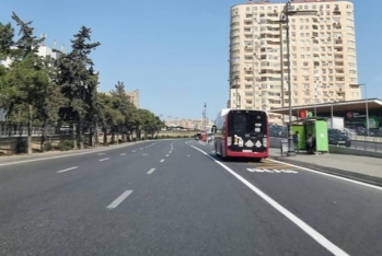 Yol polisi avtobus dayanacaqlarını zəbt edən sürücülərə xəbərdarlıq edib - VİDEO