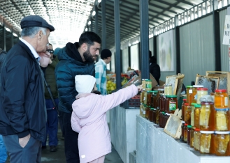 Bakının Binəqədi rayonunda aqrar məhsulların satış yarmarkası işə başlayıb - FOTO | FED.az