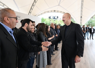 İlham Əliyev Xocavənddə olub, Qırmızı Bazar, Hadrut və Sos sakinləri ilə görüşüb - FOTOLAR | FED.az