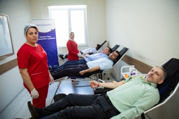Банк Республика накануне Дня Победы провел акцию по сдаче крови | FED.az