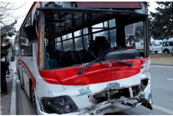 Bakıda ağır avtobus qəzası: TIR-la toqquşdu - YARALILAR VAR